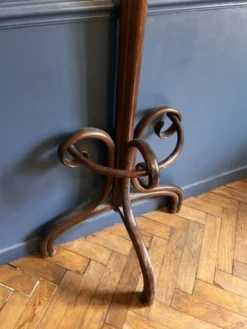 Portemanteau perroquet Thonet en bois courbé