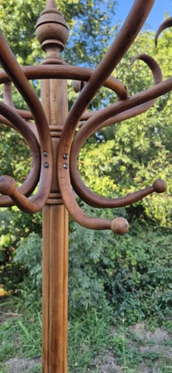 Porte manteau perroquet vintage en bois brut rénové