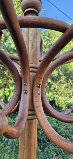 Porte manteau perroquet vintage en bois brut rénové