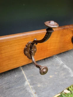 Porte manteau porte chapeau en noyer