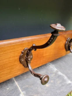 Porte manteau porte chapeau en noyer