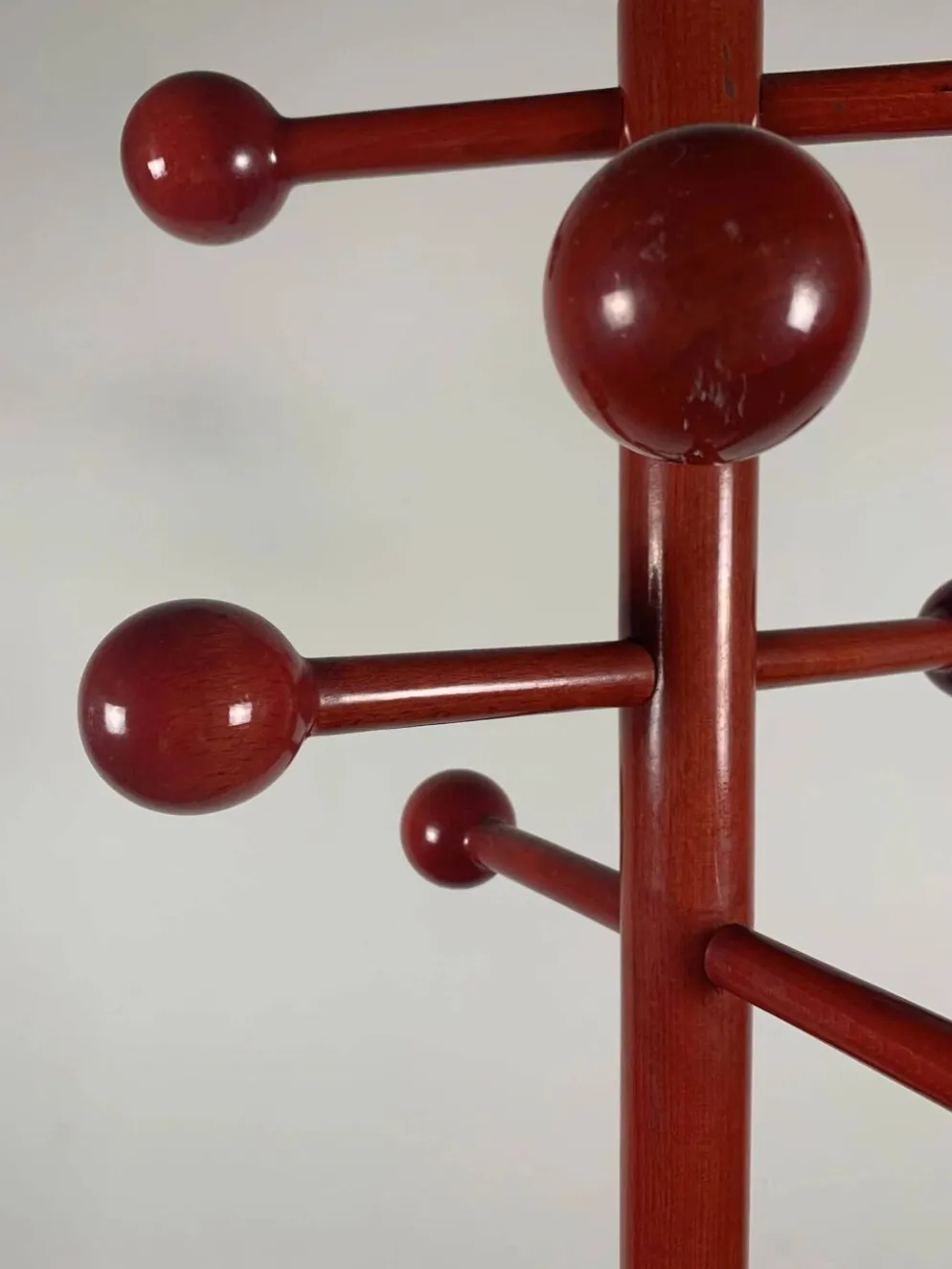 Porte manteau postmoderne rouge, Italie, 1980s