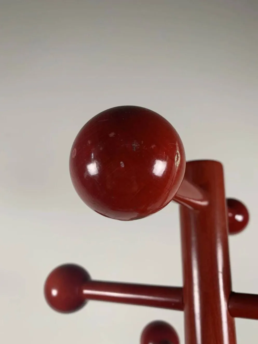 Porte manteau postmoderne rouge, Italie, 1980s