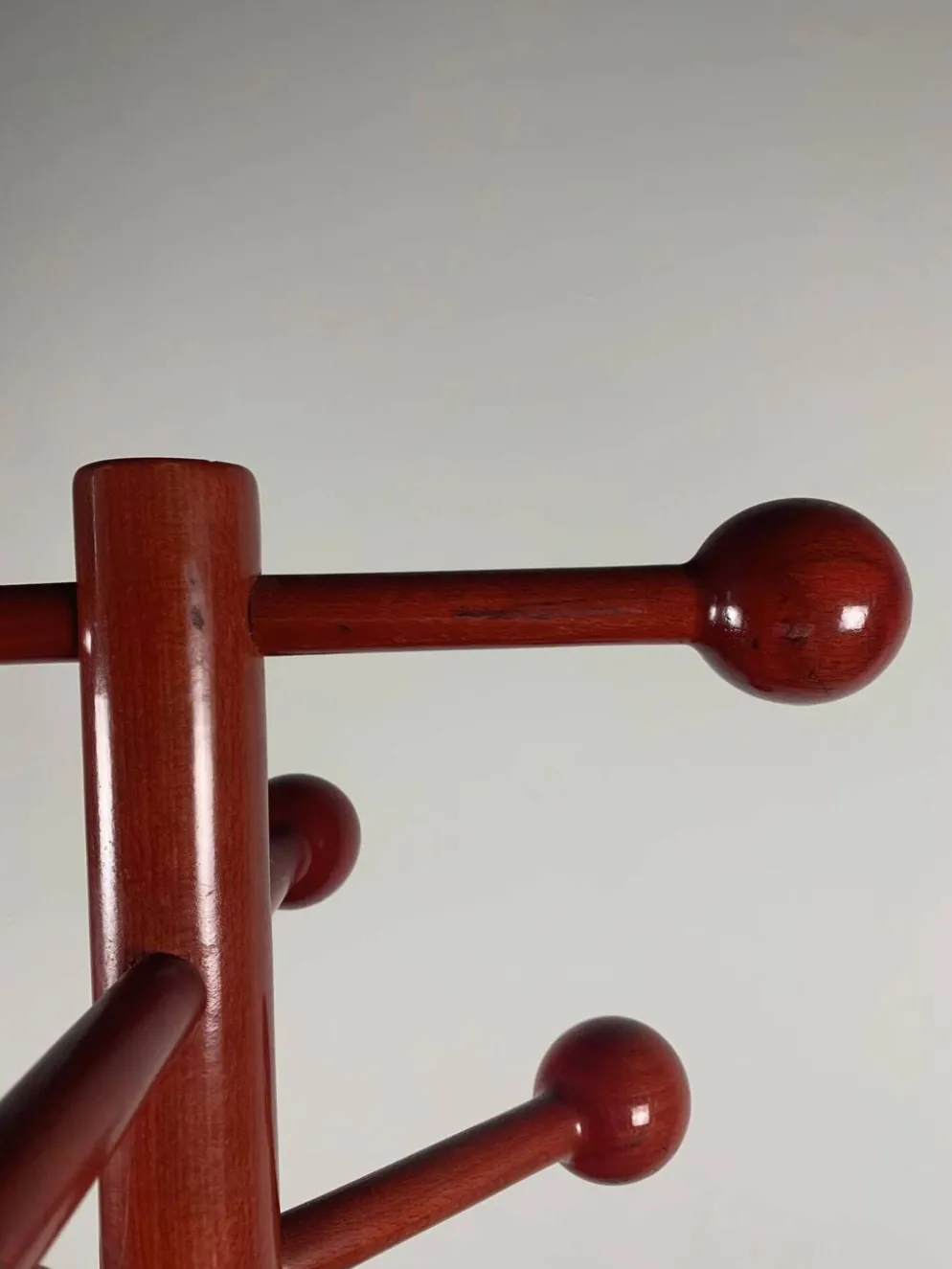 Porte manteau postmoderne rouge, Italie, 1980s