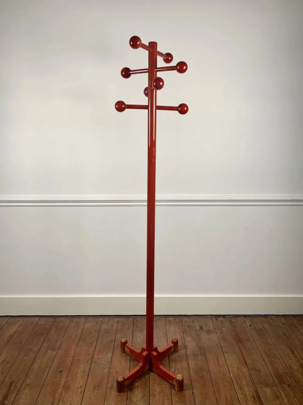 Porte manteau postmoderne rouge, Italie, 1980s