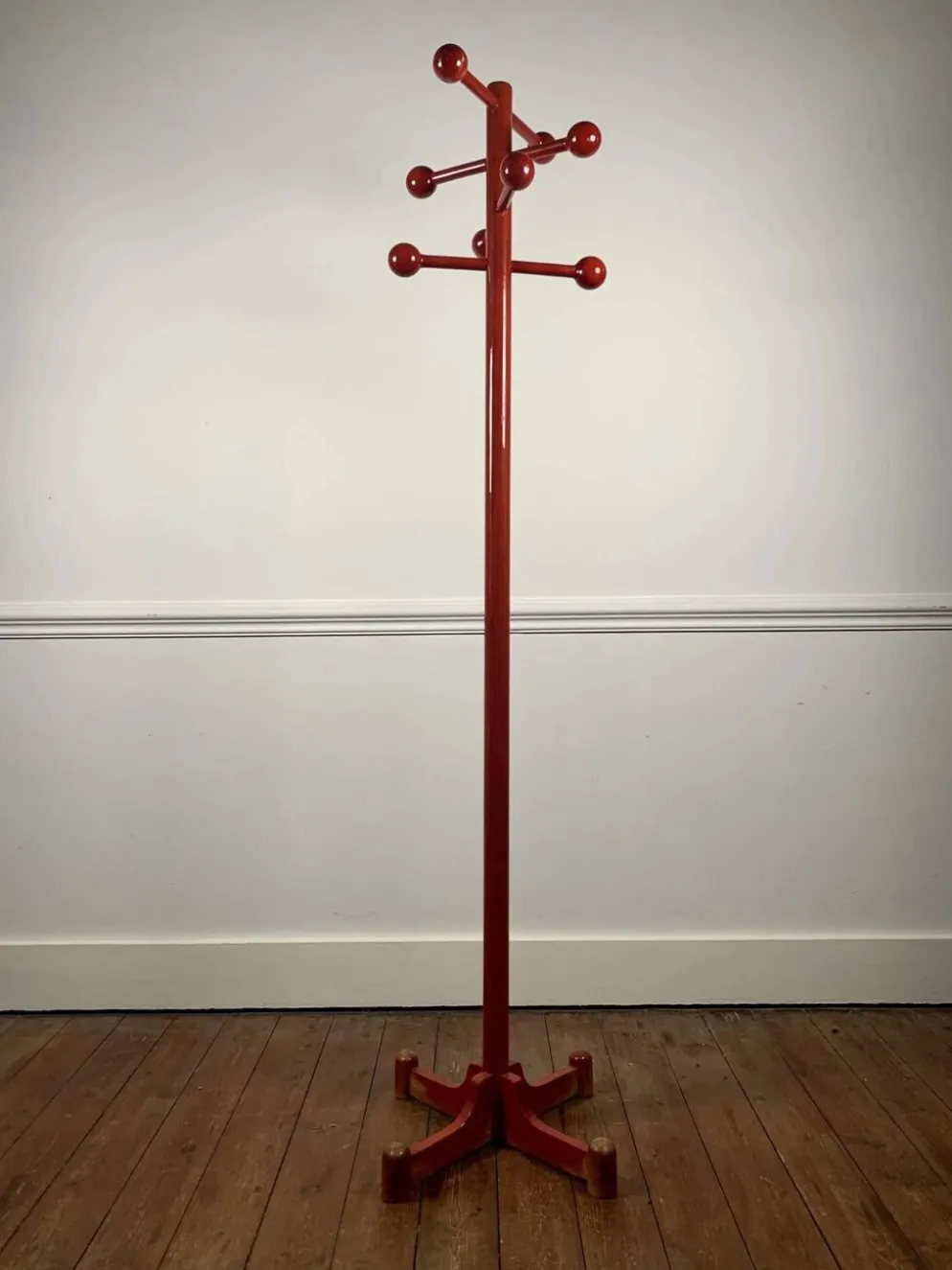 Porte manteau postmoderne rouge, Italie, 1980s