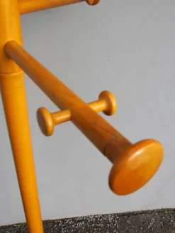 Porte manteau scandinave en bois par Nanna Ditzel