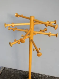 Porte manteau scandinave en bois par Nanna Ditzel