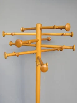 Porte manteau scandinave en bois par Nanna Ditzel