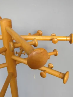 Porte manteau scandinave en bois par Nanna Ditzel