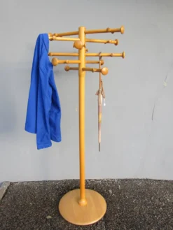 Porte manteau scandinave en bois par Nanna Ditzel