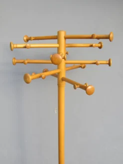 Porte manteau scandinave en bois par Nanna Ditzel