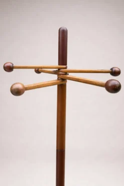 Porte-manteau sculptural en bois – design moderniste années 60