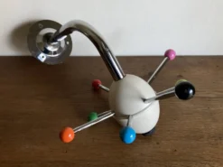 Porte manteau Sputnik 1980 couleurs Memphis