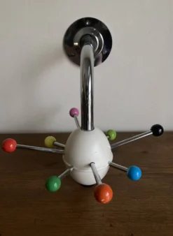 Porte manteau Sputnik 1980 couleurs Memphis