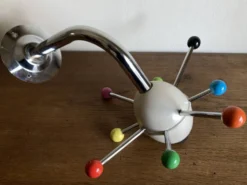 Porte manteau Sputnik 1980 couleurs Memphis
