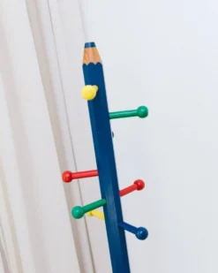 Porte-manteau style Memphis en forme de crayon dans le goût de Pierre Sala, années 80-90