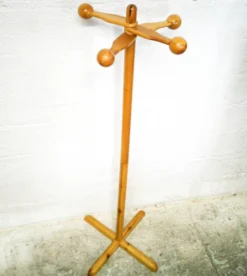 Porte-manteau sur pied en pin