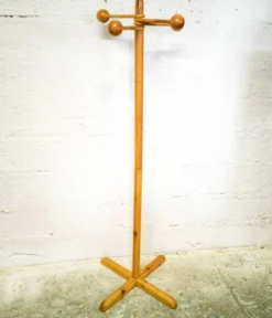 Porte-manteau sur pied en pin