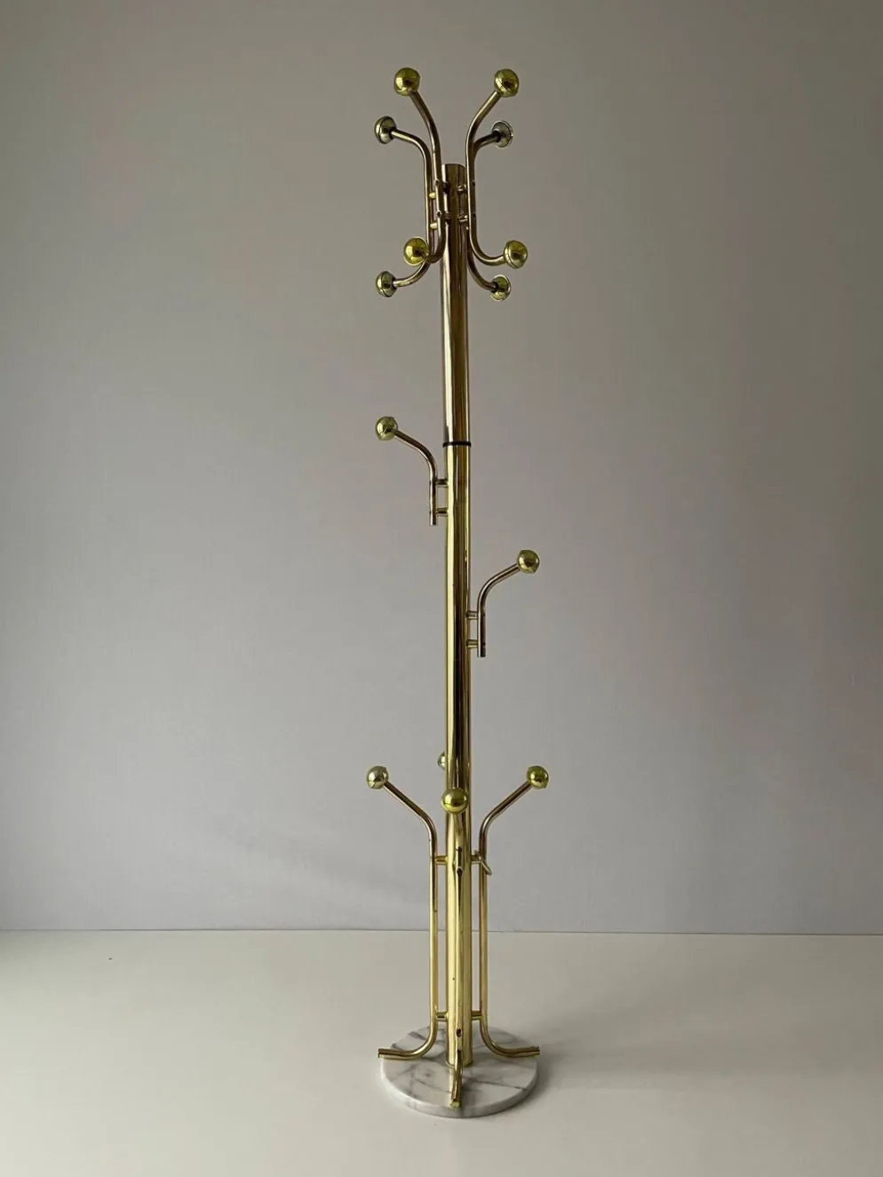 Porte-manteau sur pied en plexiglas avec base en marbre, années 1960, Allemagne