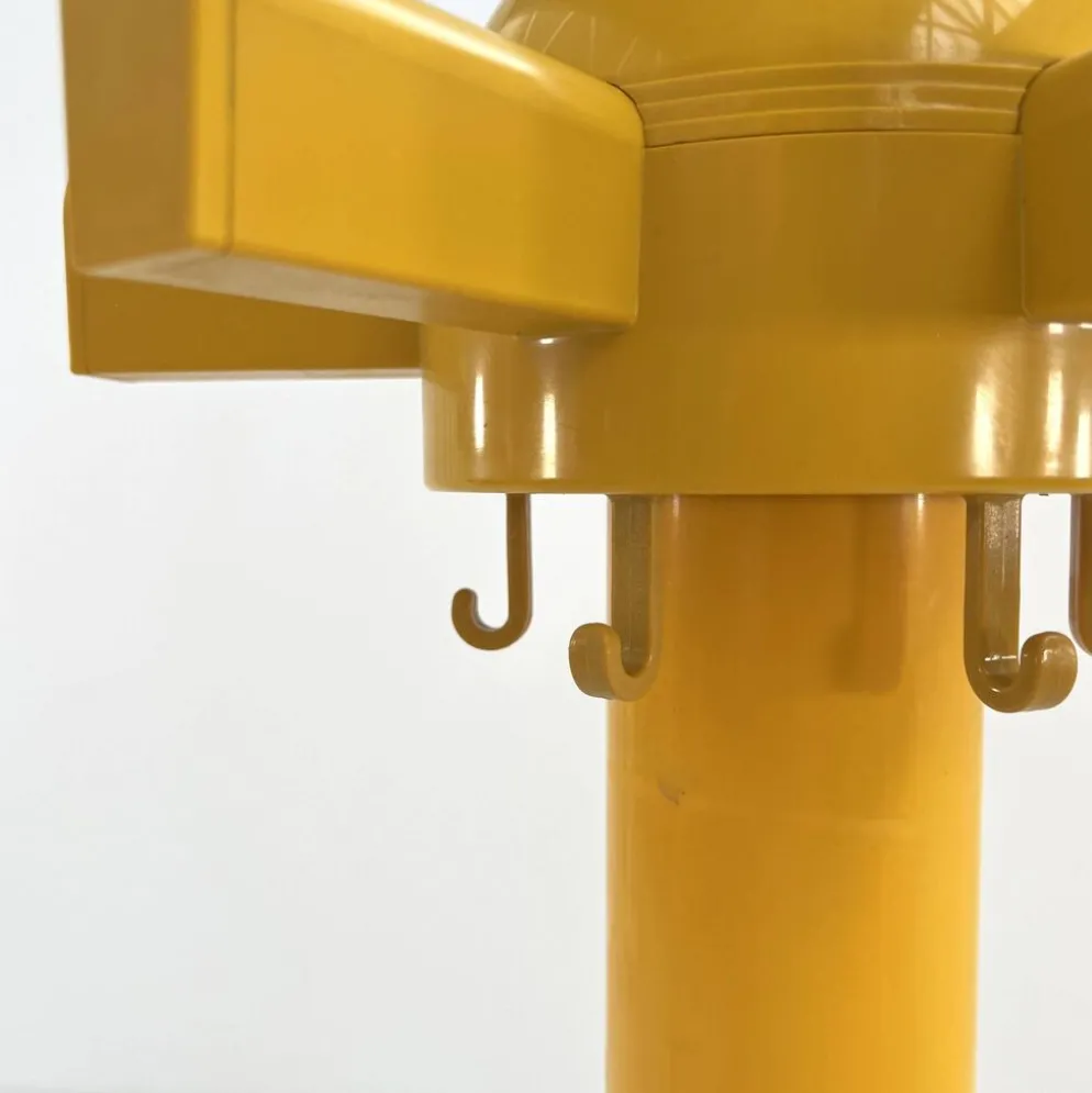 Portemanteau sur pied jaune Modèle 4653 de Kartell, 1970