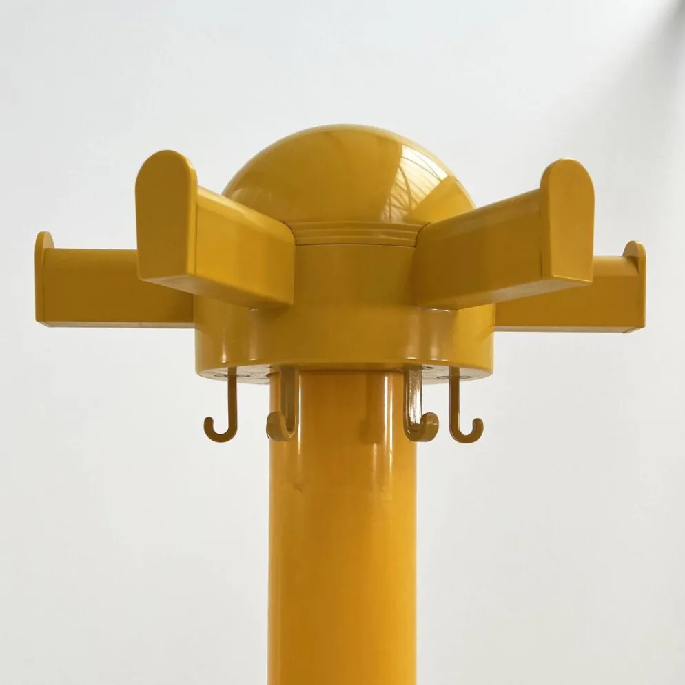Portemanteau sur pied jaune Modèle 4653 de Kartell, 1970