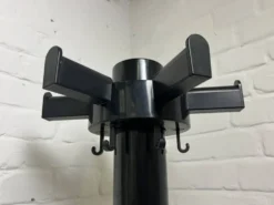 Portemanteau sur pied noir Kartell