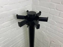 Portemanteau sur pied noir Kartell