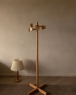 Porte-manteau sur pied vintage par Hank Loewenstein – années 1970