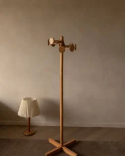 Porte-manteau sur pied vintage par Hank Loewenstein – années 1970