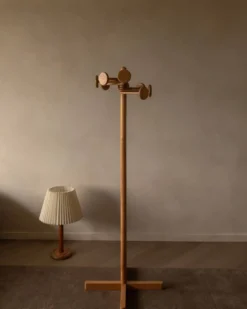 Porte-manteau sur pied vintage par Hank Loewenstein – années 1970