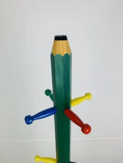 Portemanteau sur pied vintage pour enfants formant crayon style Pierre Sala