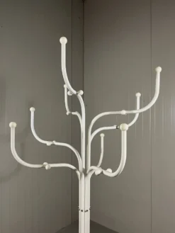 Porte-manteau Tree de Fritz Hansen par Sidse Werner