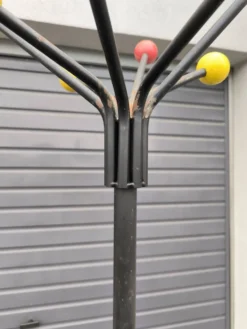 Portemanteau tripode dans le goût de Roger Feraud