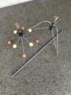 Portemanteau tripode dans le goût de Roger Feraud