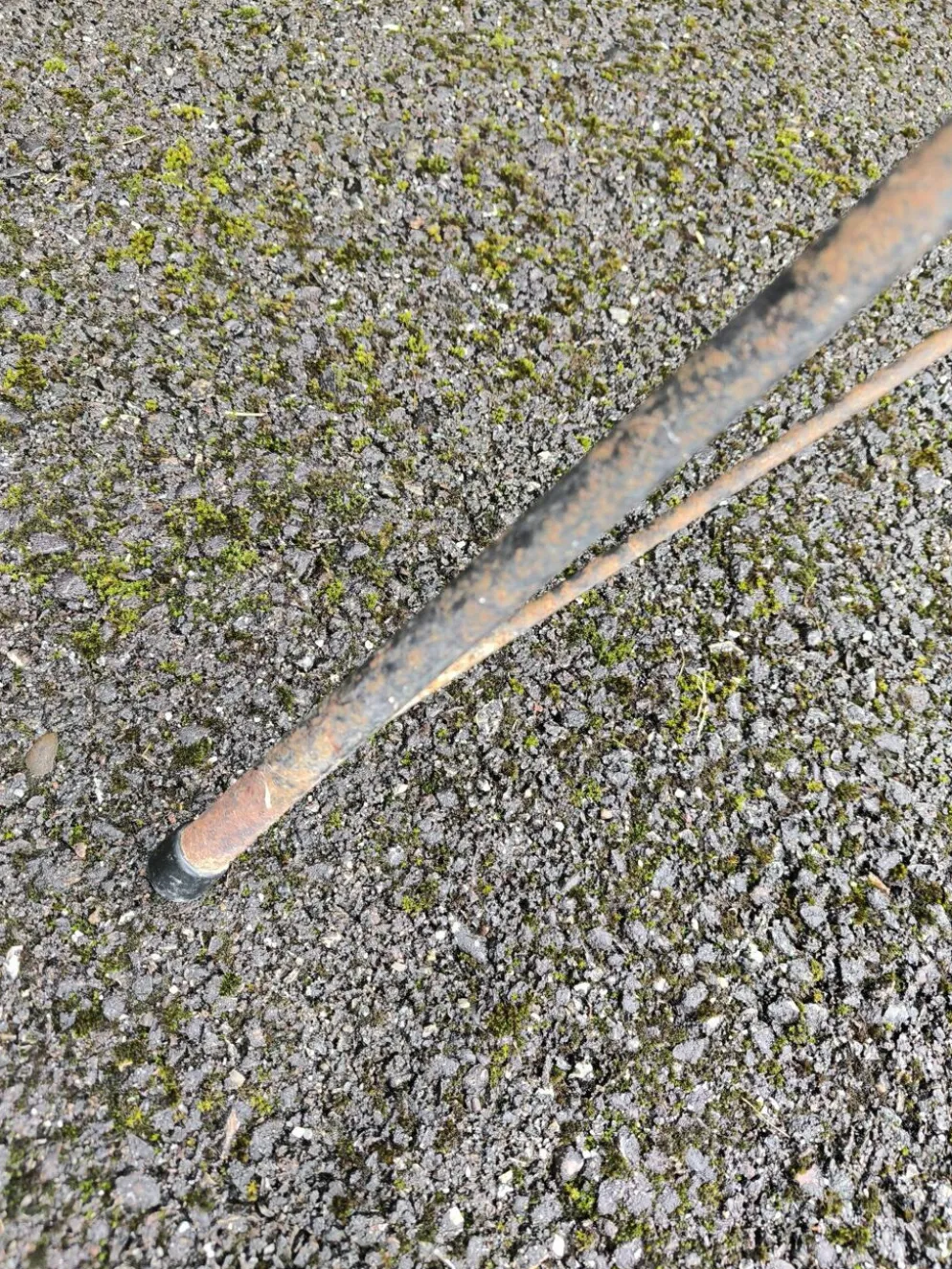 Portemanteau tripode dans le goût de Roger Feraud