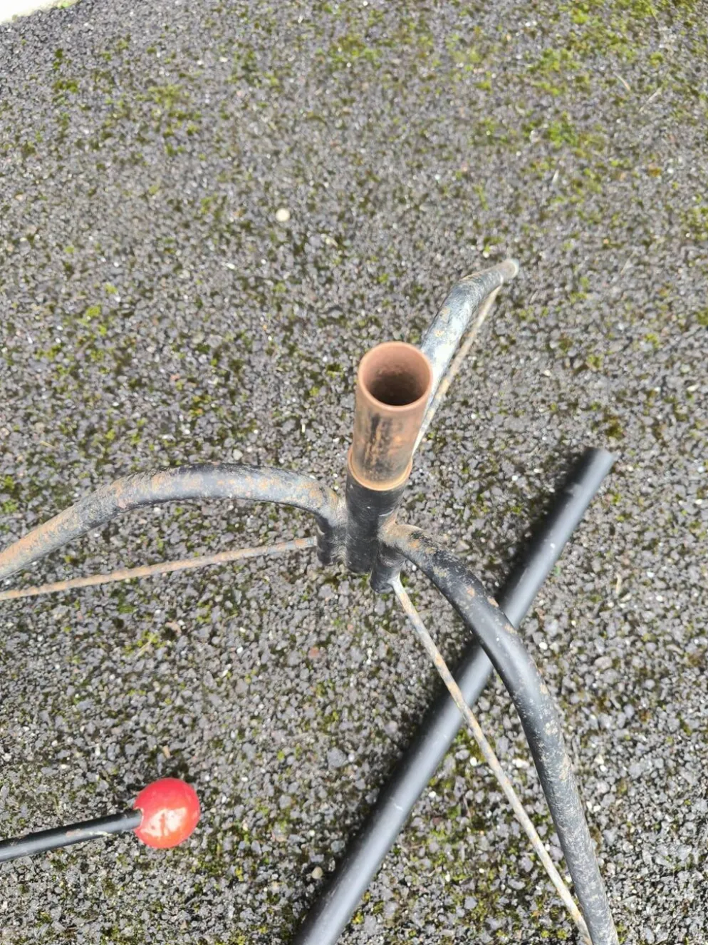 Portemanteau tripode dans le goût de Roger Feraud