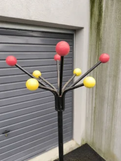Portemanteau tripode dans le goût de Roger Feraud