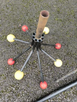 Portemanteau tripode dans le goût de Roger Feraud