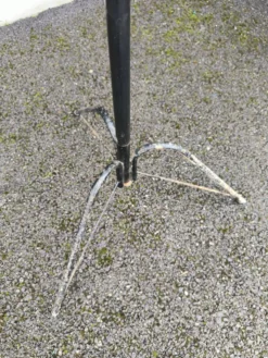 Portemanteau tripode dans le goût de Roger Feraud