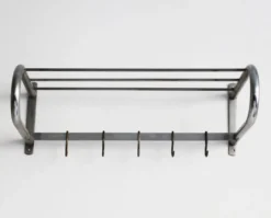 Portemanteau tubulaire en acier moderniste