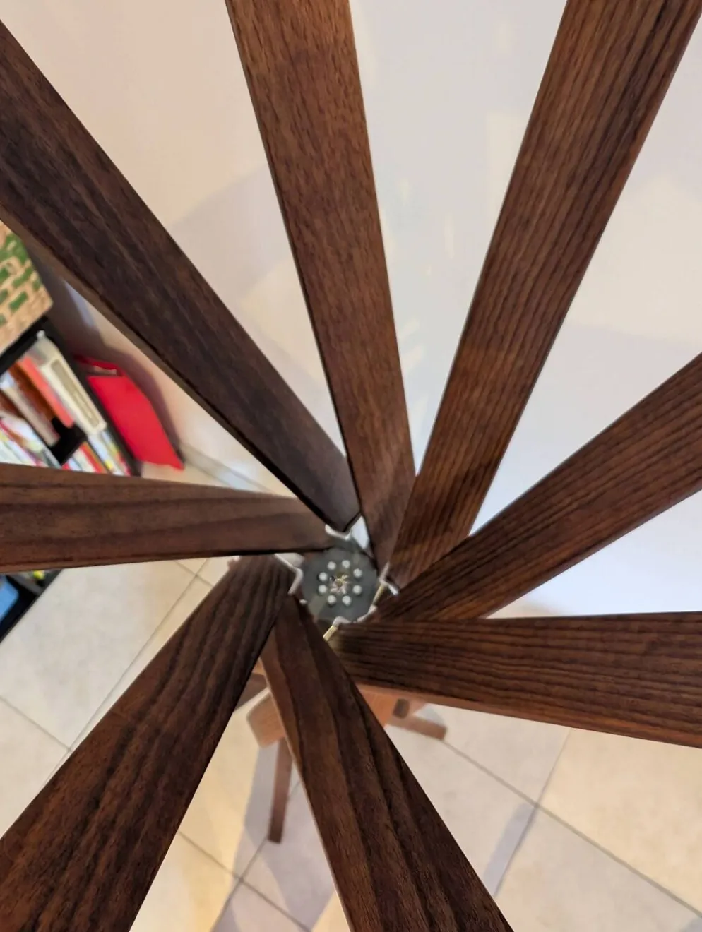 Porte-manteau "Twist" par Burtscher & Bertolini pour Casamania