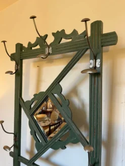 Porte manteau vestiaire art déco en bois patiné vert