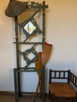 Porte manteau vestiaire art déco en bois patiné vert