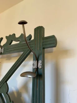 Porte manteau vestiaire art déco en bois patiné vert