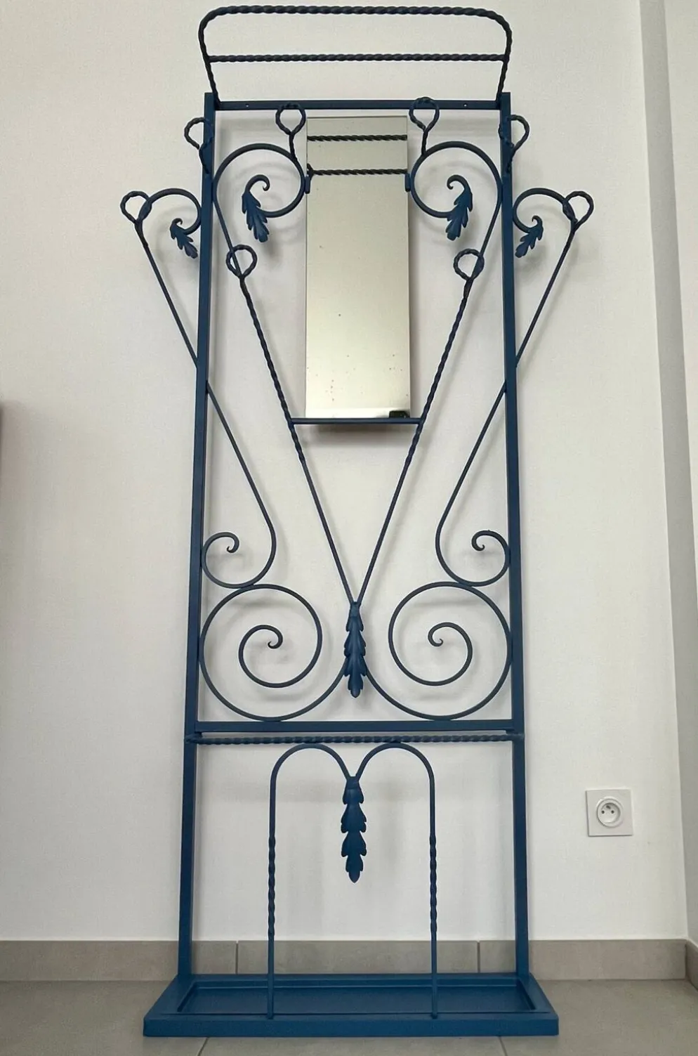 Porte-manteau vestiaire métal bleu années 50