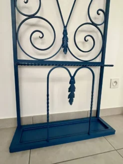 Porte-manteau vestiaire métal bleu années 50