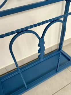 Porte-manteau vestiaire métal bleu années 50