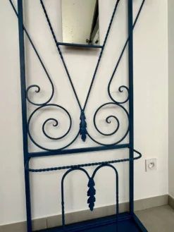 Porte-manteau vestiaire métal bleu années 50
