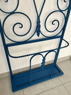 Porte-manteau vestiaire métal bleu années 50